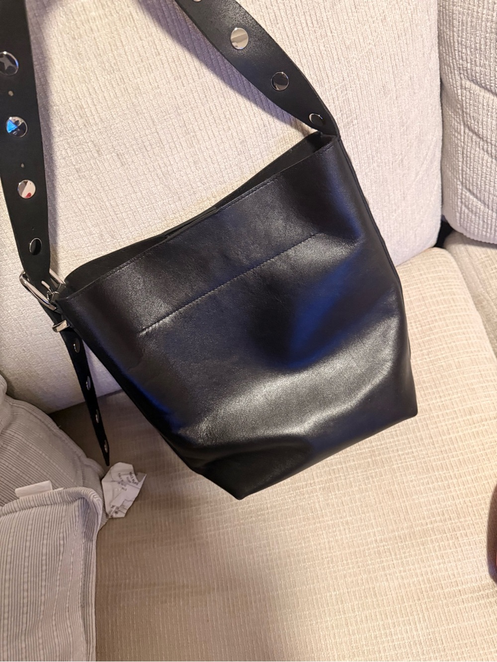 The Essential Medium Bucket Tote - Picture 6 of 9